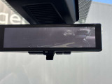 インテリジェント・ルームミラー:車両後方のカメラ映像をミラー面に映し出すので、車内の状況や、天候などに影響されずいつでもクリアな後方視界が得られます。