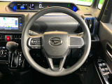 インテリアに合わせたデザインのステアリングは、運転される方のことも考え、運転しやすい形状、大きさです。是非一度、実際に触ってお確かめください。