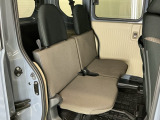 ダイブダウンできるリヤシートは簡単に荷室を広げることができます
