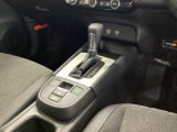 電子制御式パーキングブレーキを採用したことによりシフト廻りがシンプルになりました