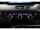 運転席と助手席の温度設定の変更が可能な左右独立タイプのデュアルエアコンです♪♪♪暑がりな人・寒がりな人も誰もが車内を快適にお過ごしいただけます♪♪♪