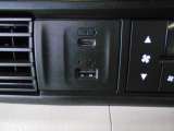 便利な充電用USBジャックも付いています☆