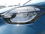 LEDヘッドライトで、明るさはもちろん省エネで環境にもやさしく、夜間の走行や悪天候でも安心です。しかも長寿命!