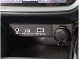 AUX端子、USBtypeA、USBtypeC端子、シガーライター電源が付いています。