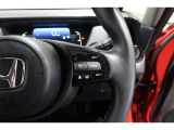 Hondaセンシングの機能のひとつ、アダプティブクルーズコントロール付!アクセルから足を離しても設定したスピードと前車との車間を保ち走行してくれます!車線維持もアシスト☆高速道路で疲労軽減ですね☆