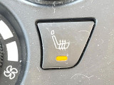 【シートヒーター】寒い日に重宝するシートヒーター!エアコンより早く温まってくれるので寒がりの人も安心ですね♪エアコンの温風は乾燥するから苦手、という方にもをおすすめです。