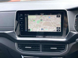 スマートフォン用アプリ[Apple CarPlay][Android Auto]対応の純正ナビ Discover Pro を装備、ラジオ、地デジTV、Bluetoothハンズフリー通話にも対応。