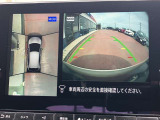 アラウンドビューモニターまるで車を真上から映したような映像で、前後左右の感覚が分かります♪車庫入れや駐車時に大活躍の機能です。
