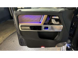 ドアハンドルには握りやすいグリップ形状が採用されています。万一の事故の際など、車内に残された乗員を救出する為、外部からドアを開けやすいようになっています。
