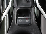 【電子制御パーキング+ブレーキホールド】便利なスイッチ式のサイドブレーキ!停車中にブレーキペダルを踏み続けなくても自動的にブレーキを保持する機能も搭載♪