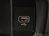 【USBポート】USBポートも装備されています♪スマートフォンのオーディオに連携も可能です。今や欠かせない装備の一つです!