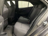 ☆後部座席を倒すと大きな荷物も積めるスペースに☆