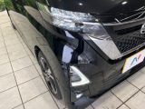 【LEDヘッドライト】悪天候や夜間走行時も良好な視界を確保し安心して運転できる高輝度LEDヘッドライトを装備!点灯速度が早く、消費電力も抑えられています。