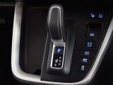 電動パーキングブレーキ・ブレーキホールドを装備してます。ホールド機能は信号待ちが多い一般道で疲労軽減になり、大好評です!