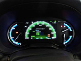マルチインフォメーションディスプレイ付きのメーターです!エコ運転に導く情報などを表示してくれます。