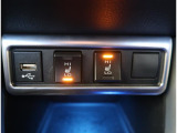 【シートヒーター】寒い日の運転など冷えやすい脚部を快適に温めてくれる。嬉しい機能♪