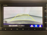 【バックカメラ】運転が苦手な方も車庫入れラクラクです!ギアをリバースに入れれば自動的に切り換わりますので、面倒な操作は不要です♪狭い駐車場もお車を傷つけず安心ですね!