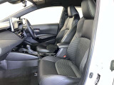 高いホールド性で運転姿勢が安定します。長距離ドライブでも疲れにくいのが魅力です。快適なドライビングライフをお送りください♪