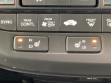 運転席と助手席にシートヒーターが付いています☆寒い時期に腰周りを温めてくれるので体全体が温まりやすいのは勿論、暖房と違い顔に風が当たらないので、乾燥肌やドライアイの方でも大丈夫☆