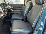 運転席・助手席もゆったり乗れます♪寒い日のドライブを快適にしてくれるシートヒーターも付いてます♪