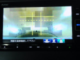 バックカメラの画像です。ガイドラインがスムースな車庫入れをサポートいたします。車庫入れの安心感がアップしますね。