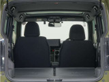 2列目シートを倒すことで、大変広いラゲッジスペースとなります。大きな荷物を積んだりと様々な用途にご利用いただけます。