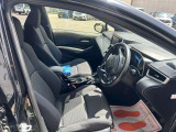 運転席、助手席ともに汚れなくきれいです。ドア内側にも目立った傷は見られません。