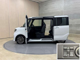 ウェルカム機能付き電動スライドドア。降車時に設定しておけば近づくだけでドアが自動でオープン!とても便利な機能です☆☆