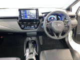 運転席周りのレイアウトをご覧ください。ナビゲーションが綺麗に装着されすっきり収まってますね!