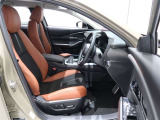 パワーシート搭載。微妙な調整が手軽にでき、理想的なポジションで運転することが可能です。