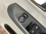 狭い駐車場で便利な電動格納ドアミラーが付いています。