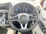 インテリアに合わせたデザインのステアリングは、運転される方のことも考え、運転しやすい形状、大きさです。是非一度、実際に触ってお確かめください。