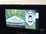 【パノラミックビューモニター】専用のカメラにより、上から見下ろしたような視点で360度クルマの周囲を確認することができます☆死角部分も確認しやすく、狭い場所での切り返しや駐車もスムーズに行えます。