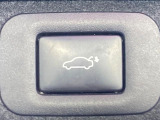 【パワーバックドア】スマートキーや運転席のボタンを押すだけでリアゲートが自動で開閉します!荷物を持っている時や、高い位置にあるバックドアを閉める際に便利な機能です♪