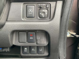 運転席のハンドル右奥側にまとめられたスイッチ群。一目で分かりやすく操作しやすいです。