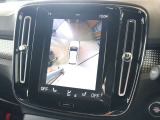 更に360&deg;ビュー表示も可能です 車を上から見下ろしたように車外を確認できるため、一切の死角がない状態で駐車が可能です
