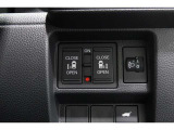 ◆◆両側電動スライドドア!!荷物で手が塞がる時など簡単にドアの開閉が出来ます!何より力いらずで開閉OK!女性やお年寄りにも優しい♪電動機能はOFFにもできますから元気なお子様の駆け出しも安心!