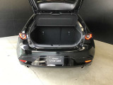 トランクルーム!後ろのシートは片方ずつ倒せます。乗る人や積む荷物に応じてアレンジが可能ですので多彩に使えてとても便利です。