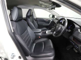 ゆったり室内で運転もしやすいです♪使い勝手の良い配置も考えられています!!