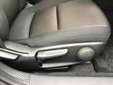 運転席シートリフター!ご自分の好きなシートポジションが取れるので運転が楽しくなりますし疲れにくいです。