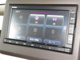 ナビゲーションはギャザズメモリーナビ(VXM-215Ci)を装着しております。AM、FM、CD、Bluetoothがご使用いただけます。初めて訪れた場所でも安心ですね!