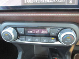 オートエアコンです。簡単な操作で室内を快適な温度になりますので夏場や冬場でも快適なドライブが楽しめます。