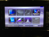 メモリーナビにフルセグTV機能あり。 ドライブや旅行に欠かせない装備です。