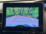 【バックカメラ】駐車時に後方がリアルタイム映像で確認できます。大型商業施設や立体駐車場での駐車時や、夜間のバック時に大活躍!運転スキルに関わらず、今や必須となった装備のひとつです!