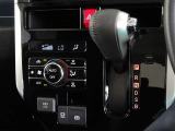 電動パーキングブレーキ・ブレーキホールドを装備してます。ホールド機能は信号待ちが多い一般道で疲労軽減になり、大好評です!