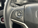 ★オーディオコントロールスイッチ★ステアリングにはオーディオコントロールスイッチが付いていますので、目線を正面から外すことが無く、また、ステアリングから手を離さずにオーディオ操作ができます