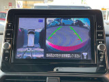 車両を上から見ているようなアラウンドビューモニターの映像をナビゲーション画面に映し出してくれるので、小さなお子様や障害物を確認できます。運転のしやすさはもちろん、事故防止にも役立ちます!