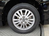 純正15インチアルミ!タイヤサイズは195/65R15です