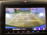 バックカメラの画像です。ガイドラインがスムースな車庫入れをサポートいたします。車庫入れの安心感がアップしますね。