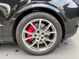 21インチ Cayenne Exclusive Design ホイール、アーチ エクステンション(エクステリア同色)付き